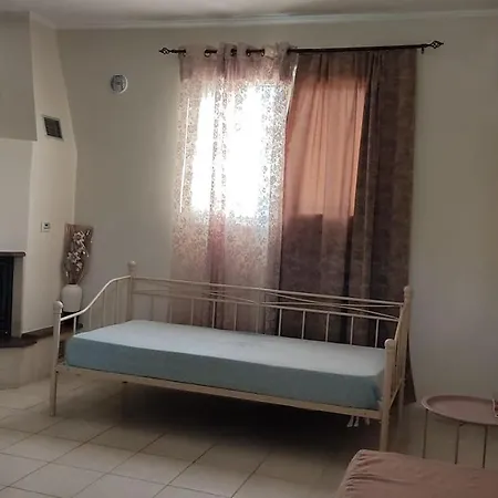 Kalliope Tsoukaládhes